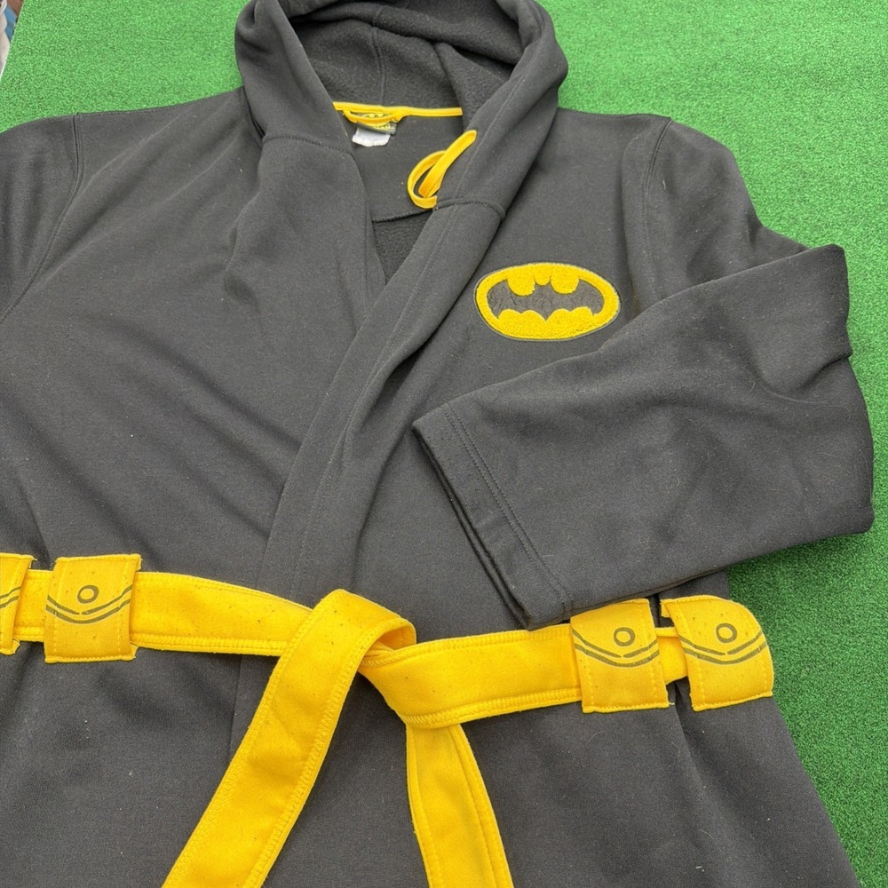 Batman Men's Black Long Sleeve Hooded Robe Size L/XL Bioworld